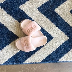 Slippers/slides
